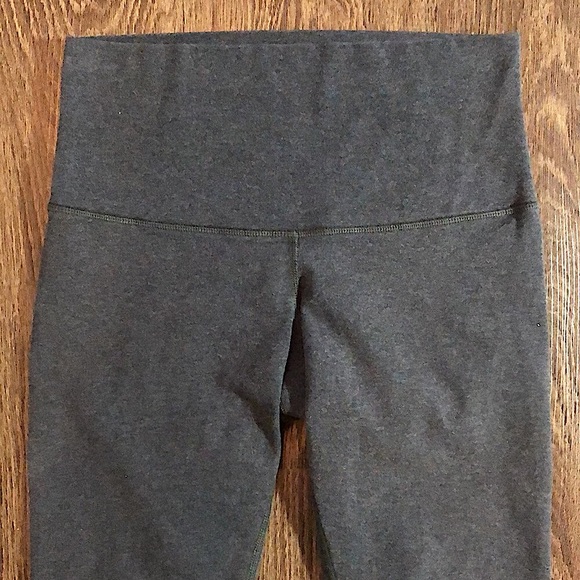 Lululemon Grey Wunder Train High-Rise Legging - Picture 8 of 16